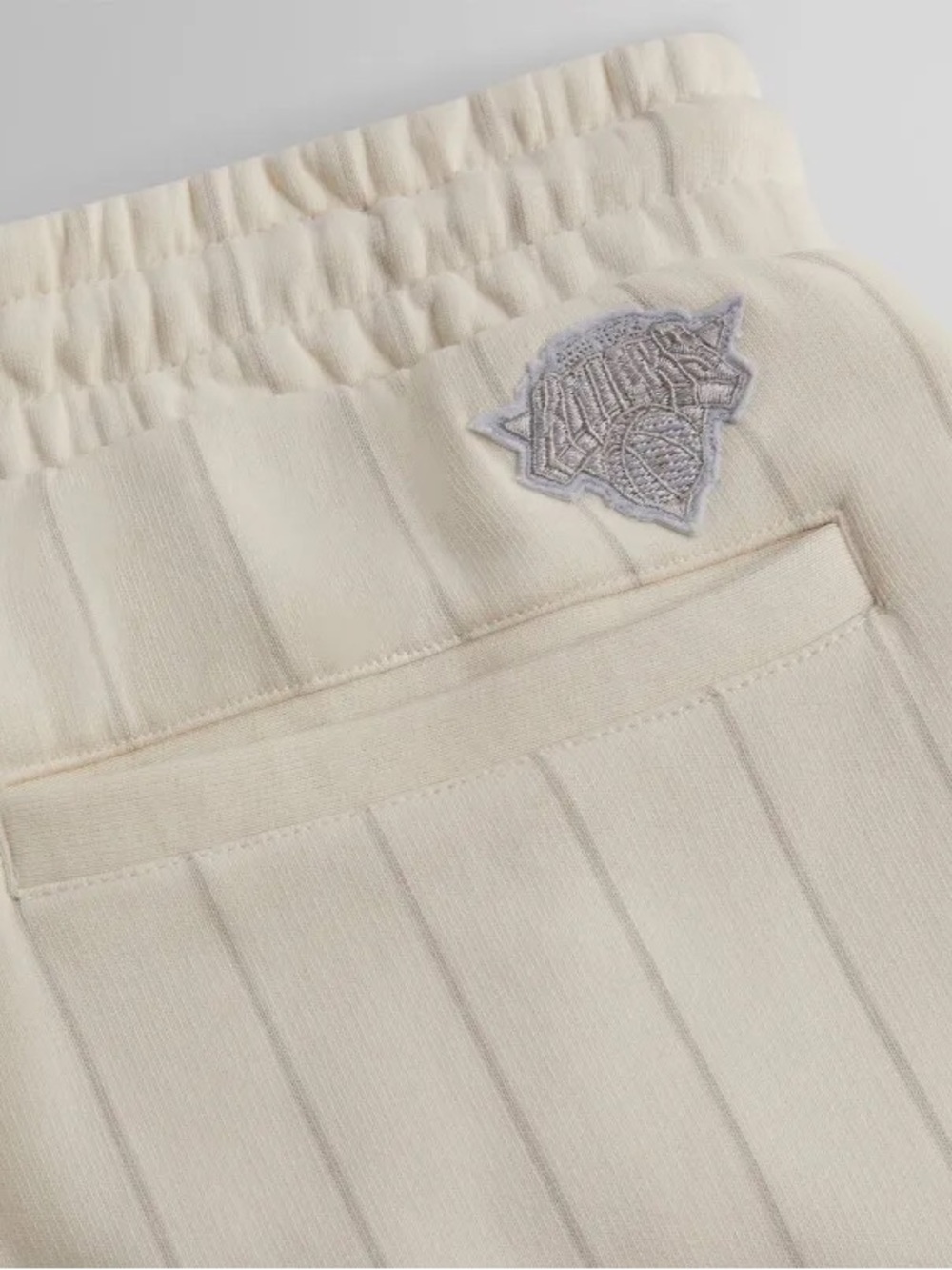 Kith New York Knicks Cream Pinstripe Joggers - Picture 4 of 6